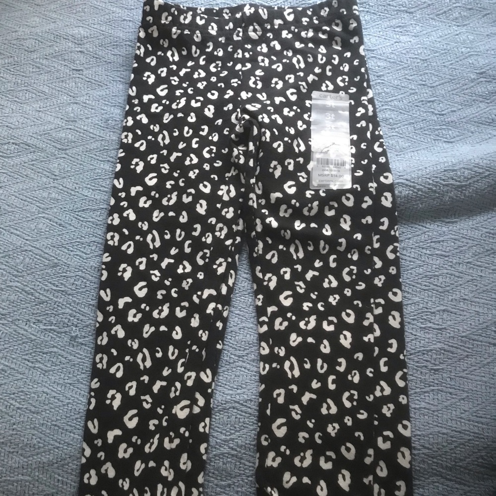 Little girl’s leopard print leggings